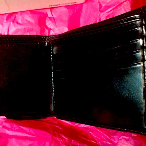 HOLD—Men’s Kenneth Cole leather wallet NWT - Picture 3 of 10